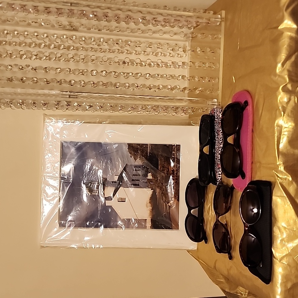BUNDLE OF WOMEN'S SUNGLASSES